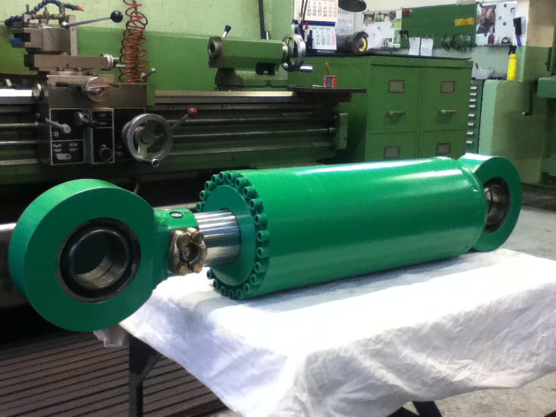 Vérins hydrauliques